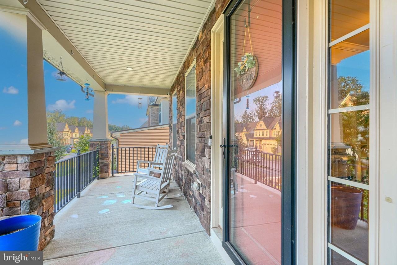 7142 Starmount Way - Photo 7 of 50