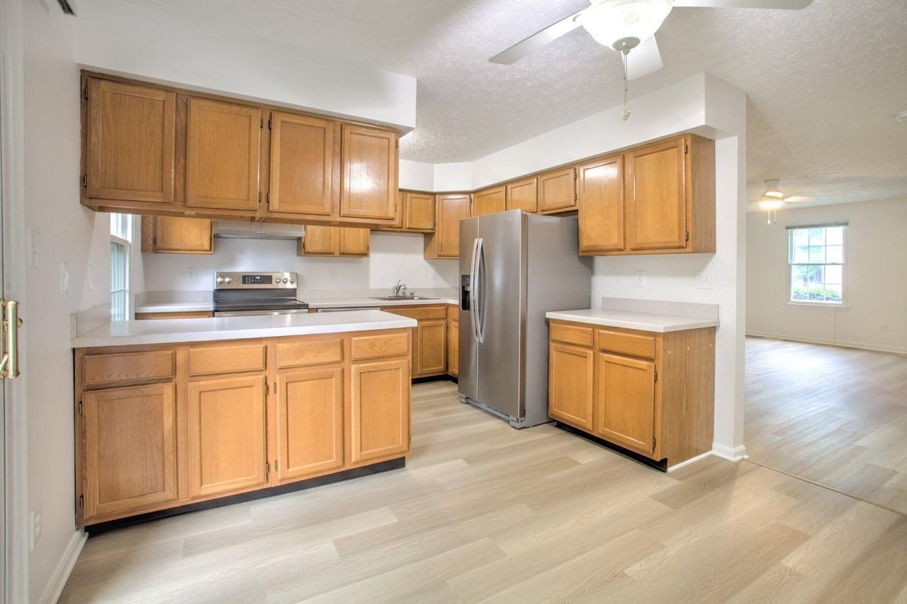 503 Park Manor Cir #31 - Photo 2 of 26