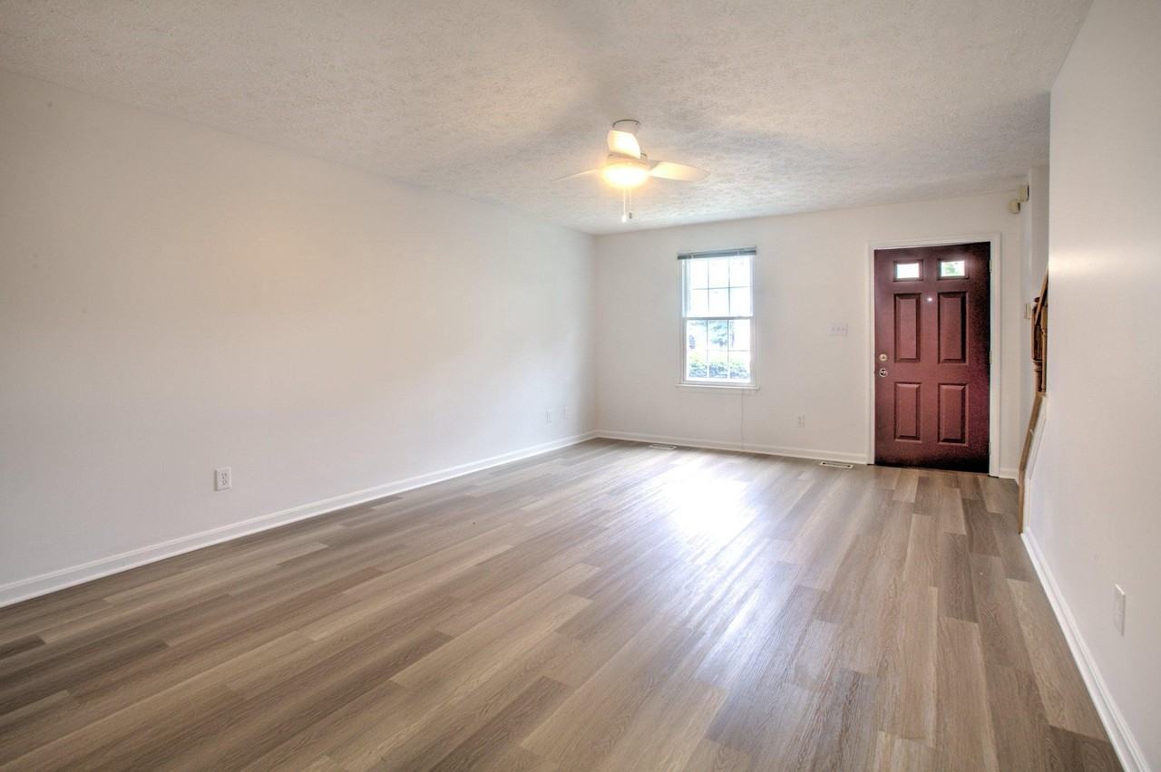503 Park Manor Cir #31 - Photo 5 of 26