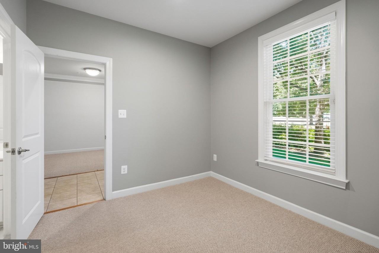 493 Watkins Mill Rd - Photo 7 of 50