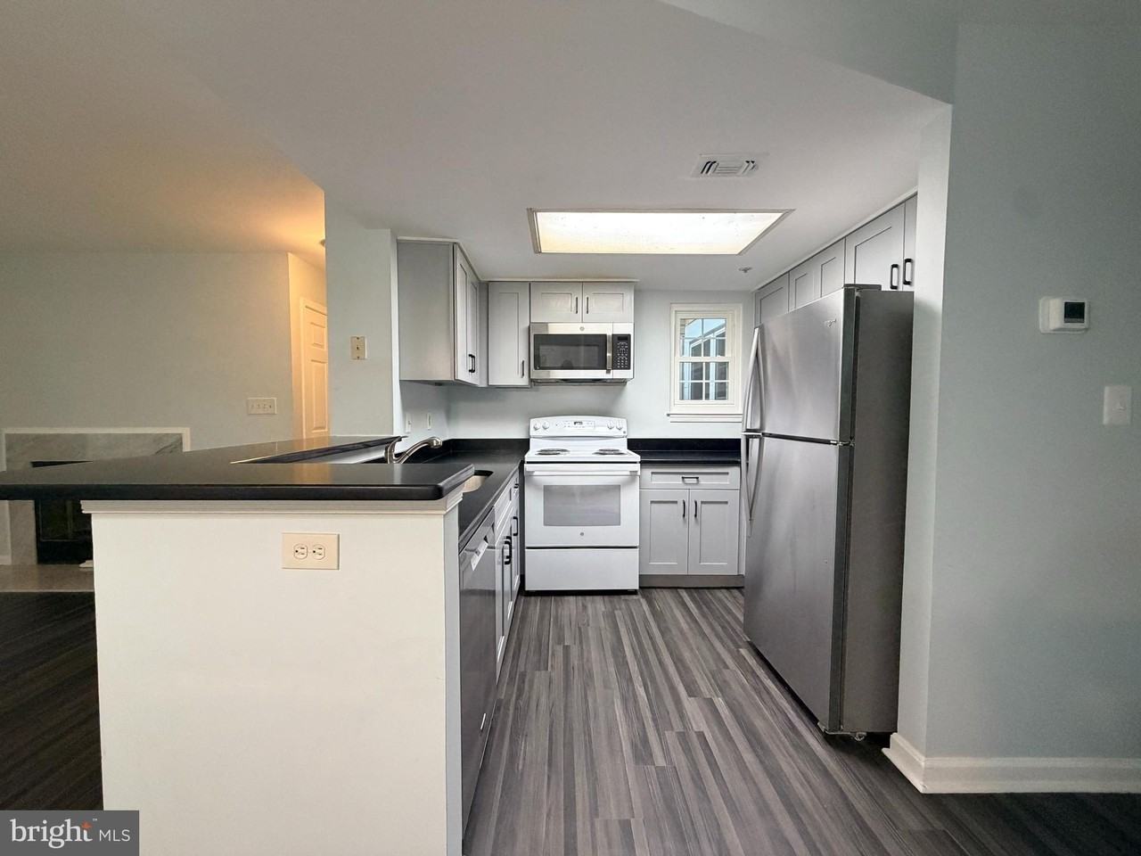 931 Hillside Lake Ter #103 - Photo 5 of 21