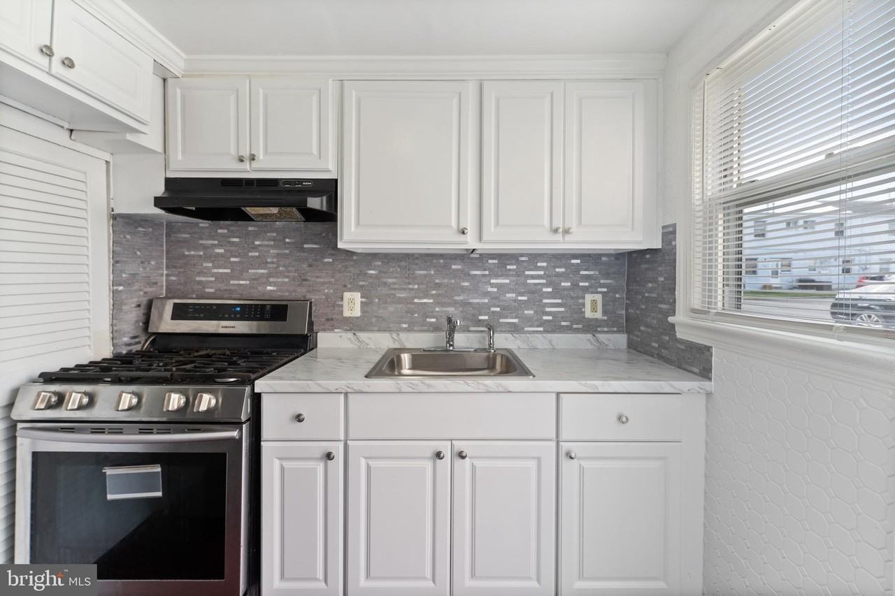 2510 Iverson St - Photo 7 of 19