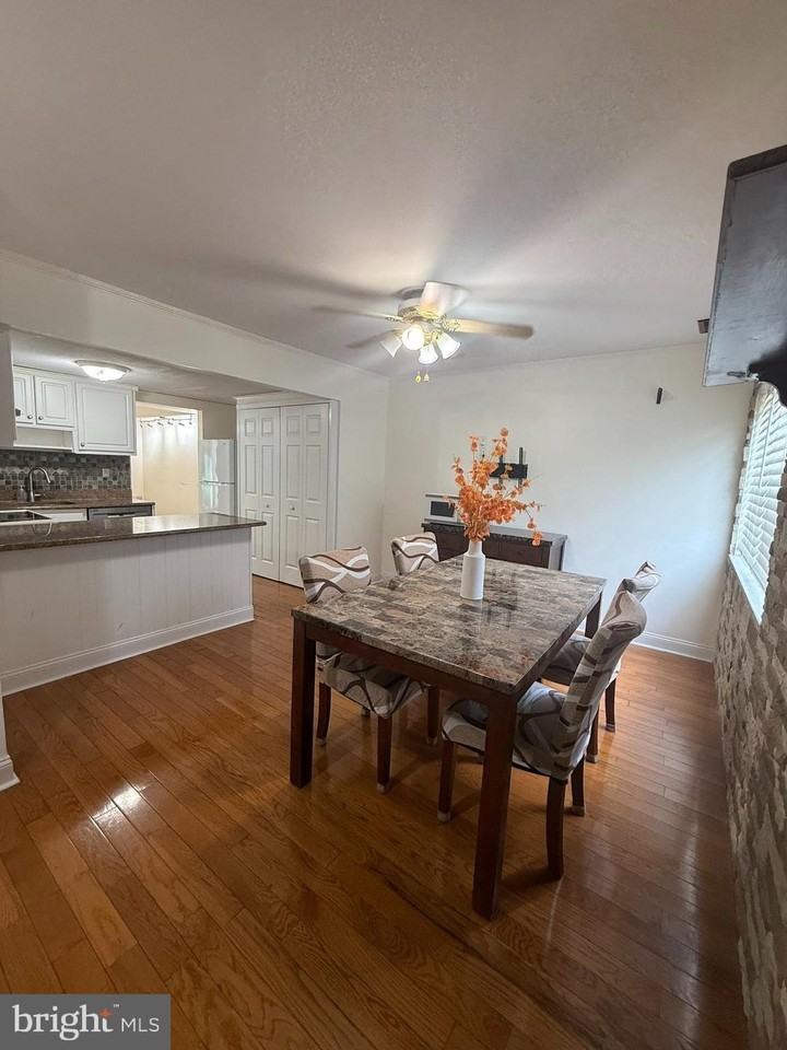 1080 Pendleton Ct - Photo 5 of 35