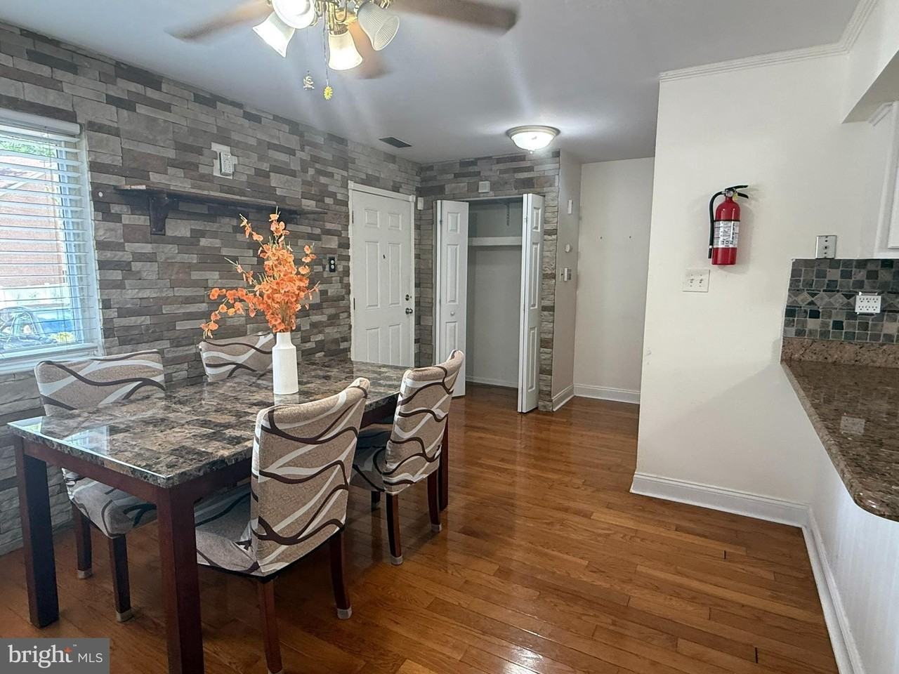 1080 Pendleton Ct - Photo 7 of 35