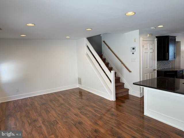 1070 Baywood Dr - Photo 5 of 17