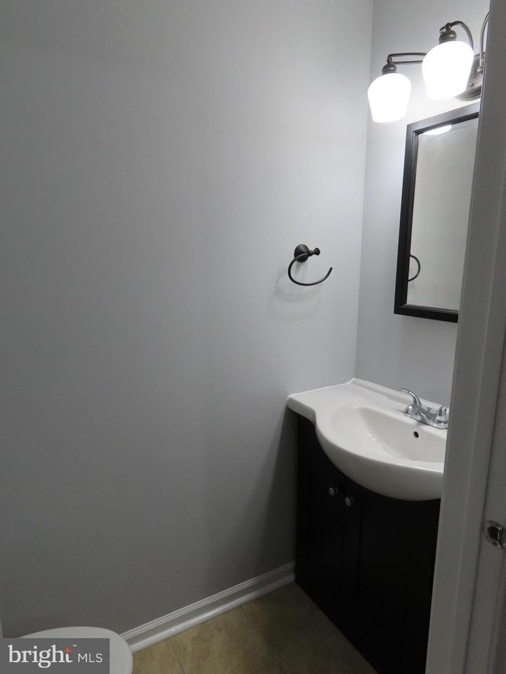 16 Fair Oaks Ct - Photo 3 of 12
