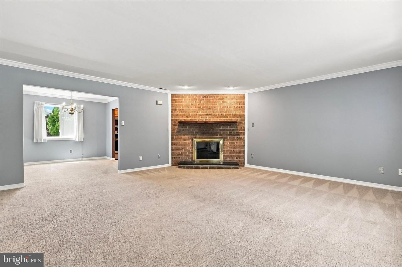 320 Flourtown Rd - Photo 2 of 15