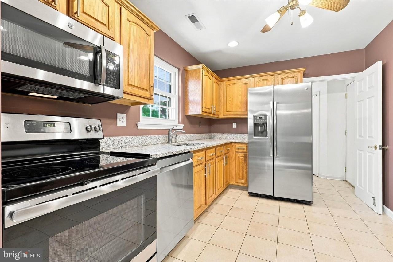 320 Flourtown Rd - Photo 5 of 15