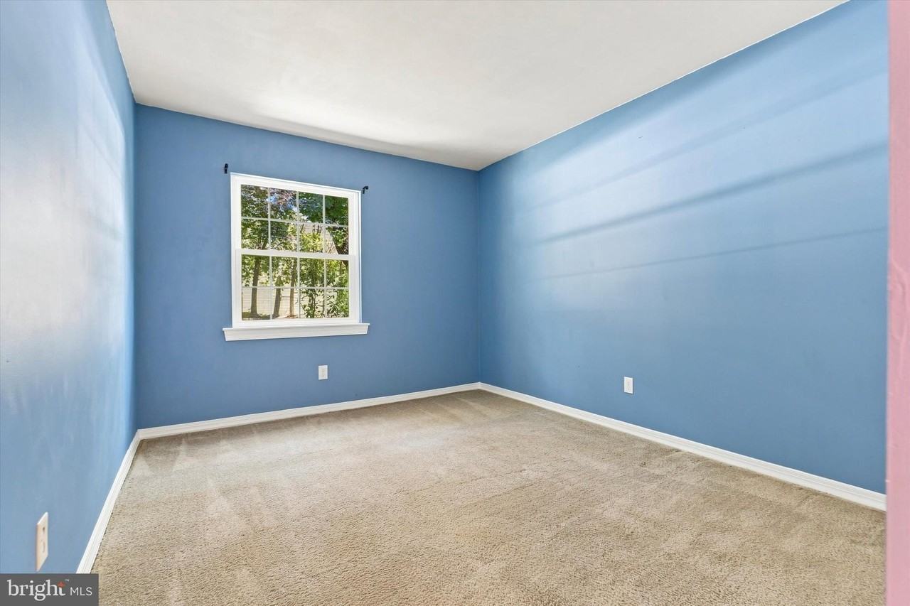 320 Flourtown Rd - Photo 6 of 15