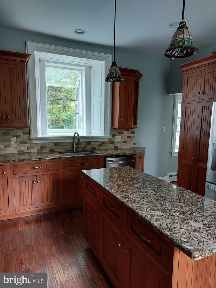 1272 Pawlings Rd - Photo 6 of 37
