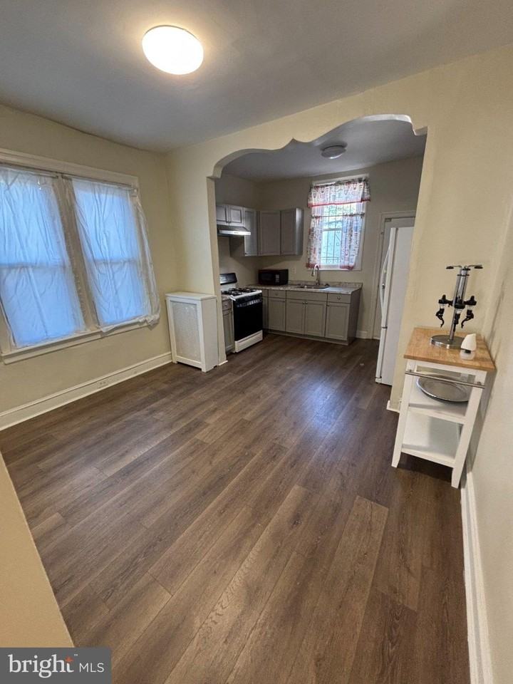 3263 N Etting St - Photo 5 of 11