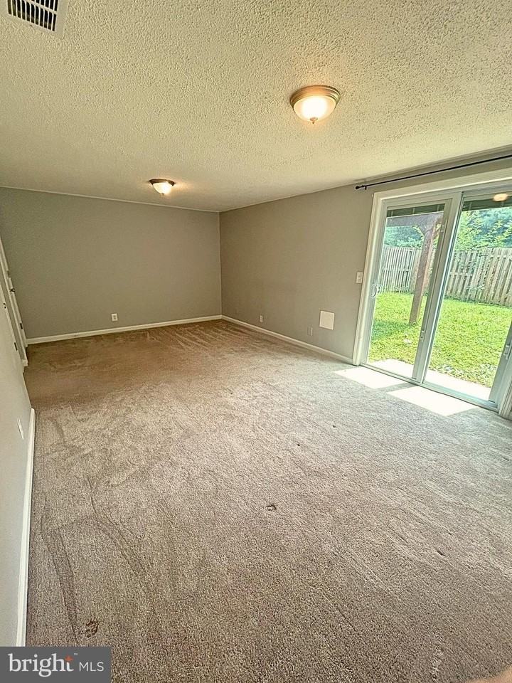 715 Acorn Ct - Photo 2 of 29