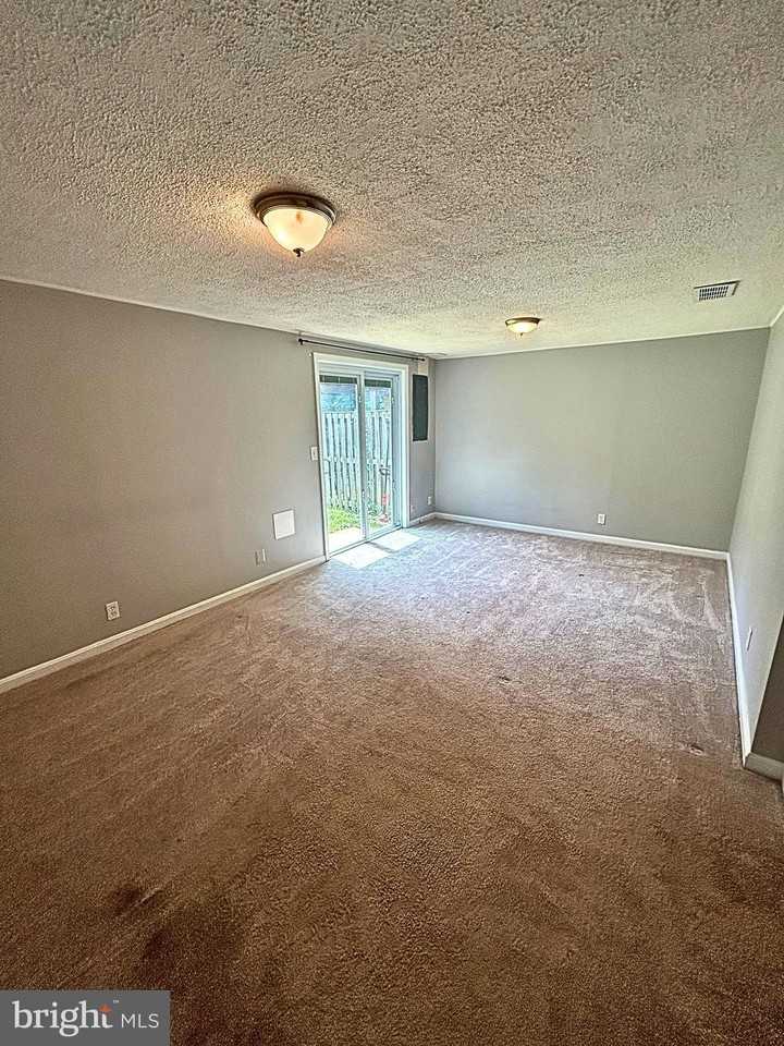715 Acorn Ct - Photo 3 of 29