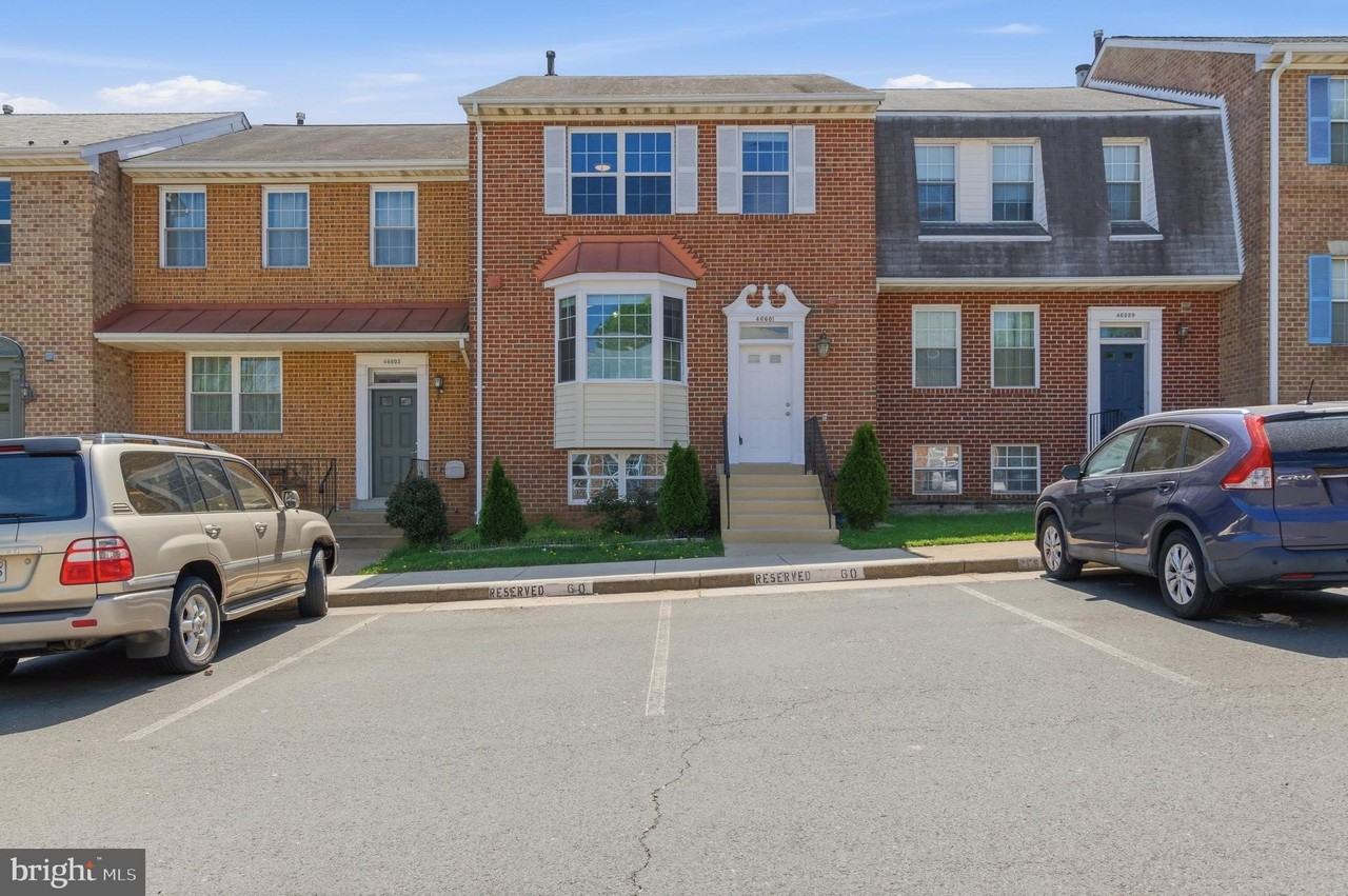 46601 Carriage Ct - Photo 2 of 38
