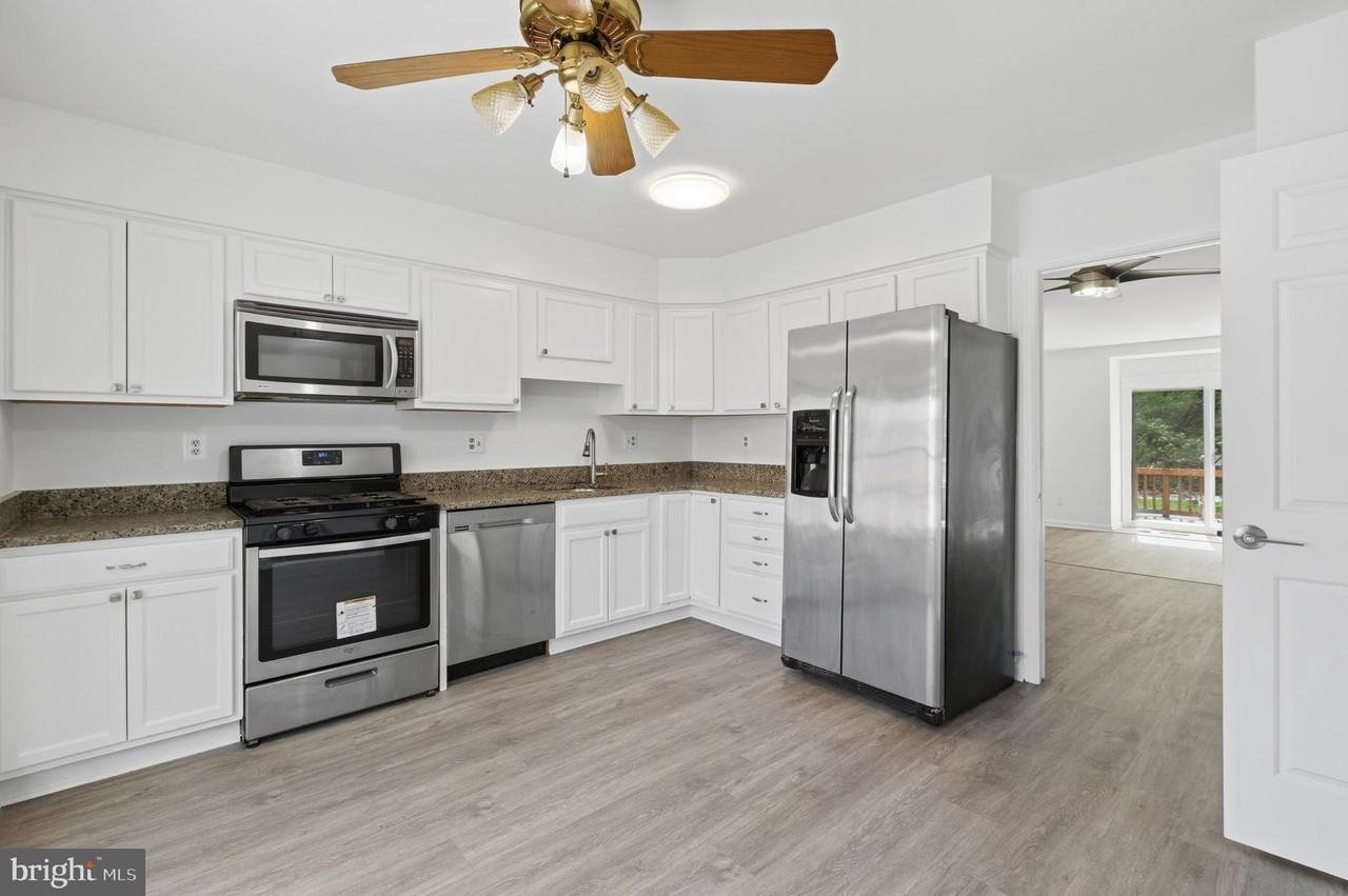 46601 Carriage Ct - Photo 6 of 38