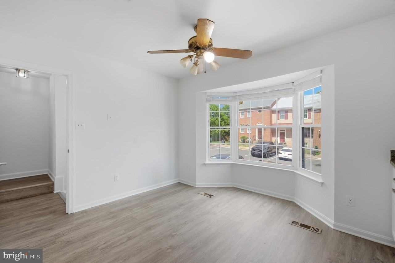 46601 Carriage Ct - Photo 7 of 38