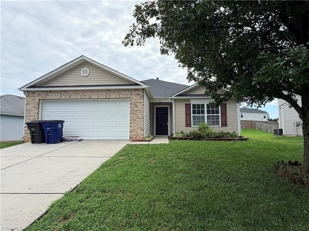 3963 Heather View Ln - Photo 2 of 36