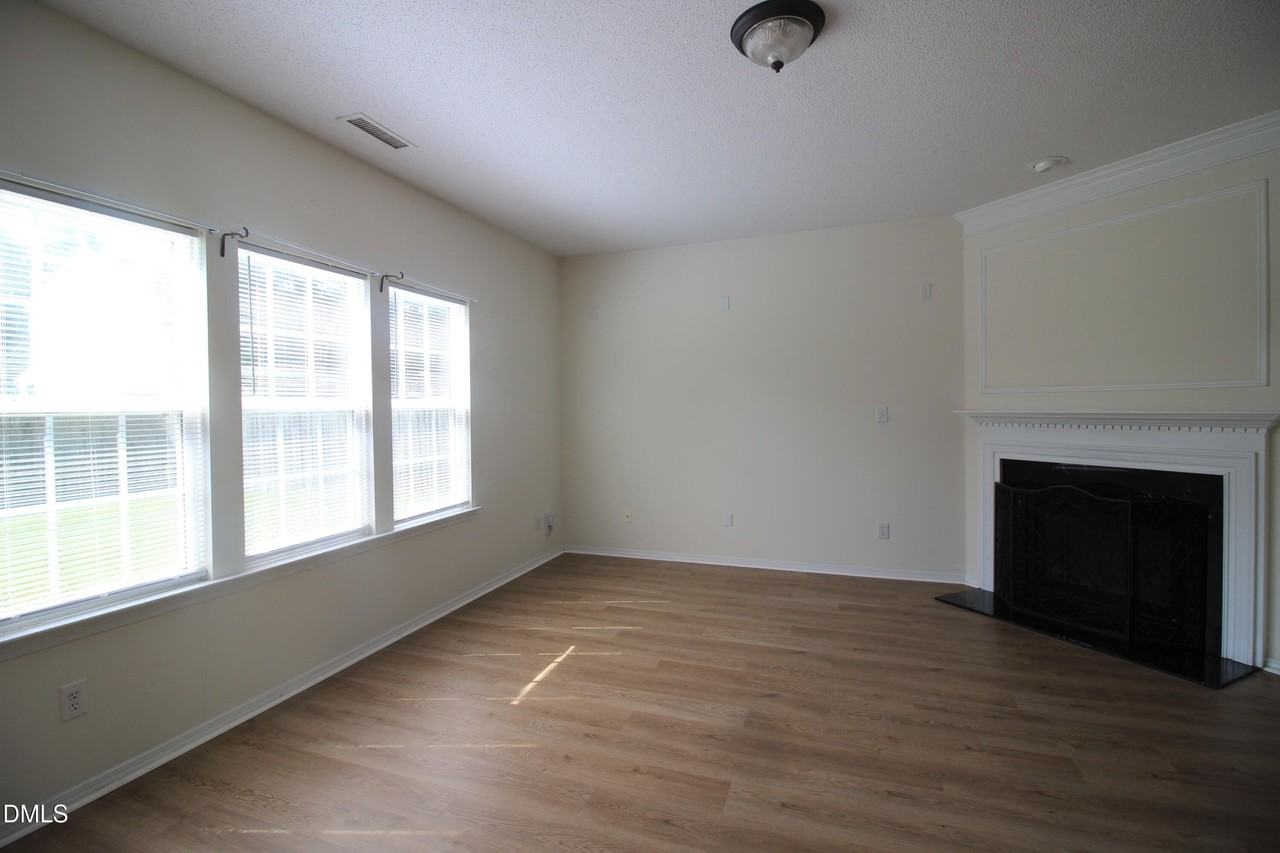 8439 Haines Creek Ln - Photo 3 of 15