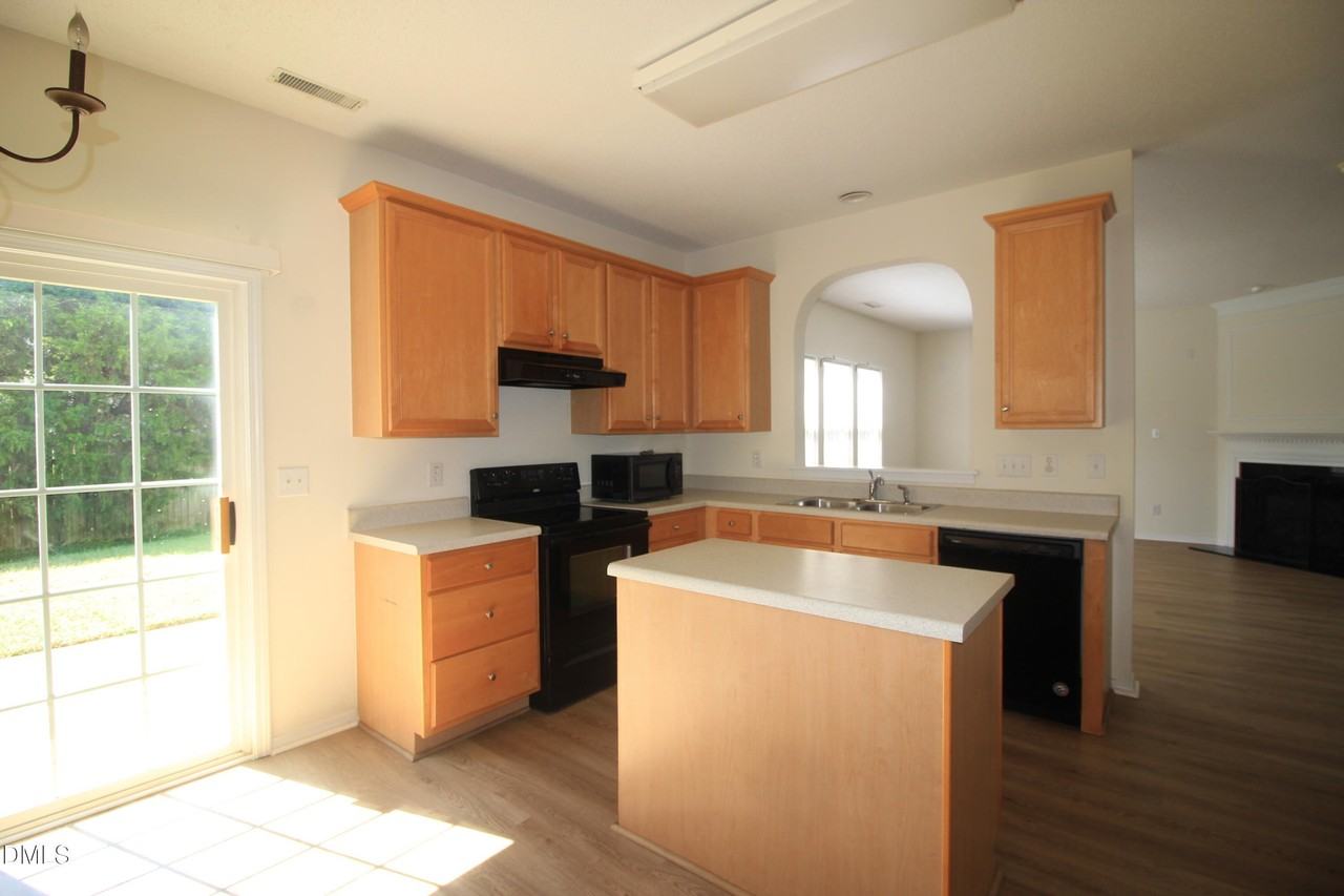 8439 Haines Creek Ln - Photo 5 of 15