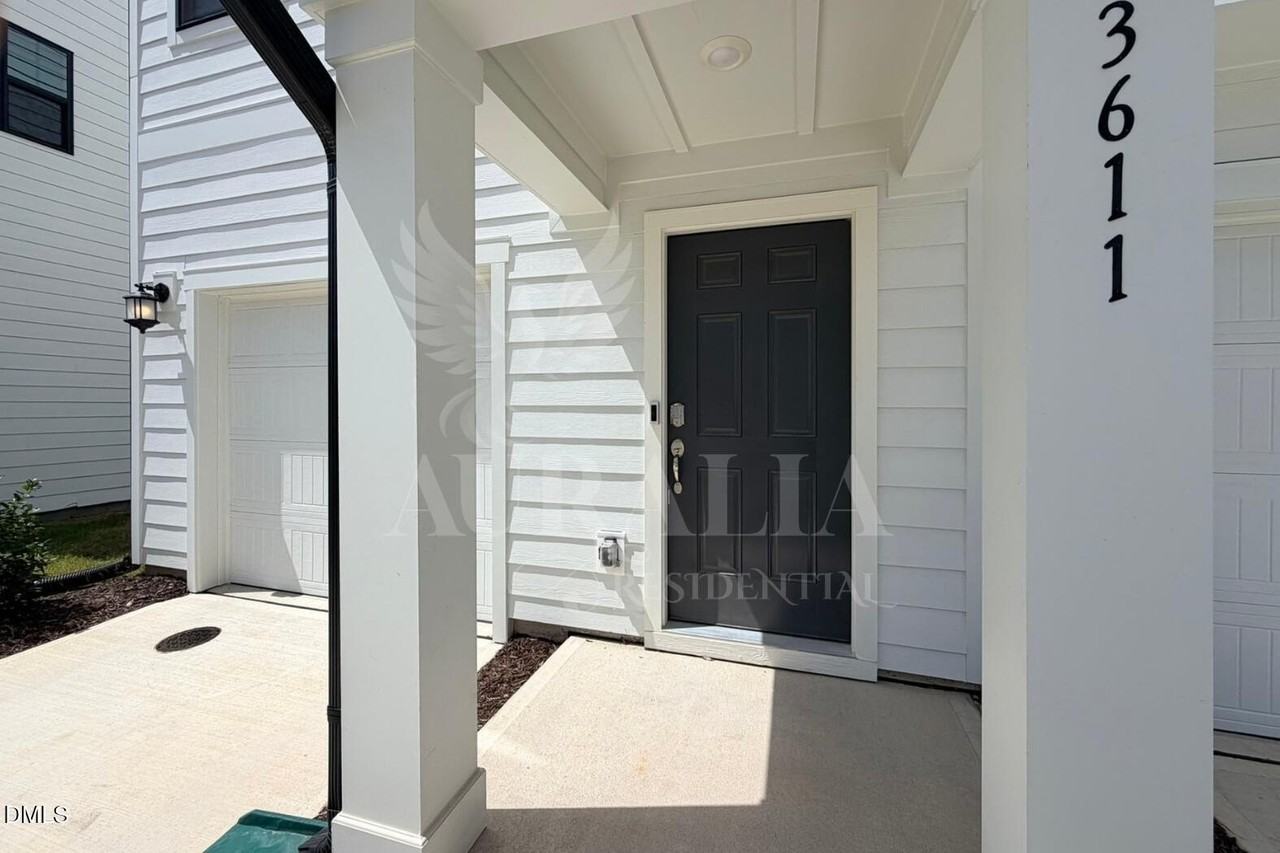3611 Elm Grove Ln - Photo 4 of 32