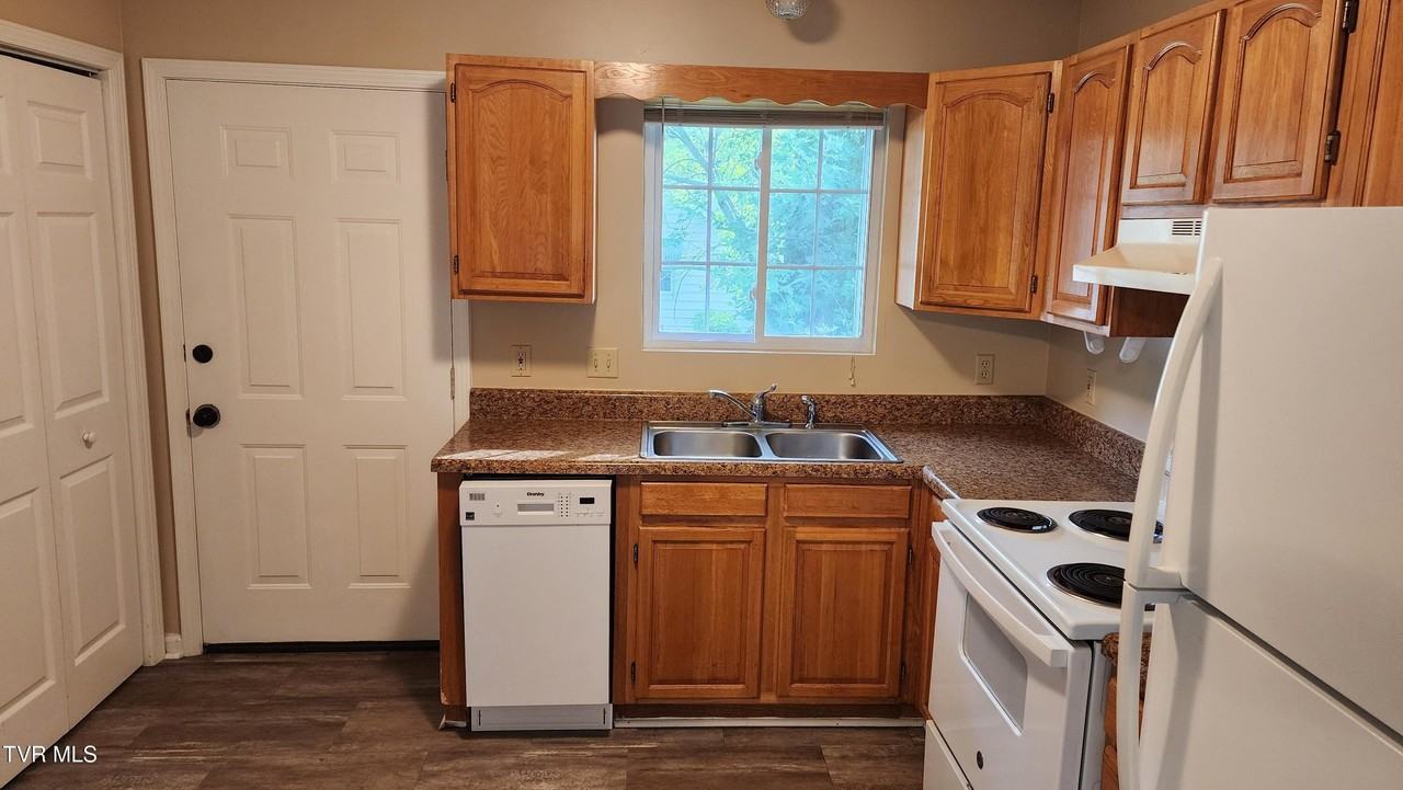 2816 Broad St #2816 - Photo 5 of 9
