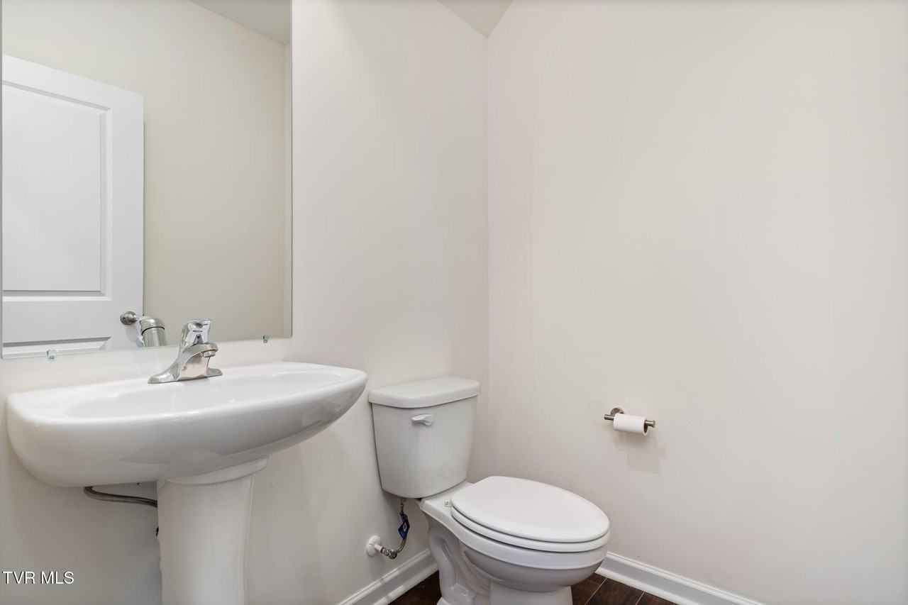 1006 Saylors Pl - Photo 5 of 28