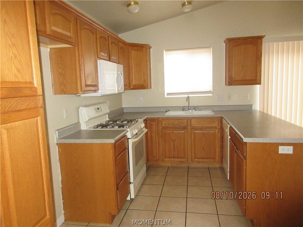 3615 N Willow Rd - Photo 3 of 12