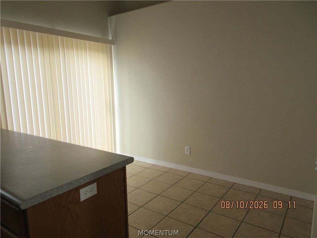 3615 N Willow Rd - Photo 4 of 12