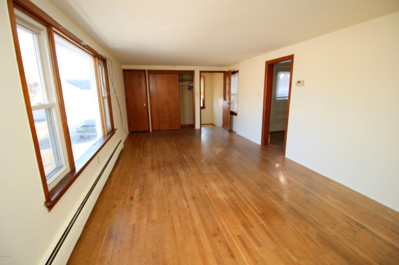 209 N Washington St - Photo 2 of 10