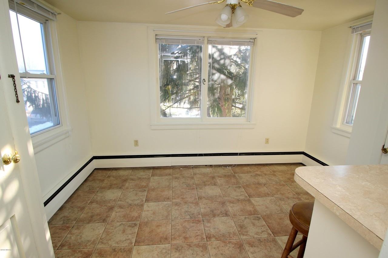 209 N Washington St - Photo 4 of 10