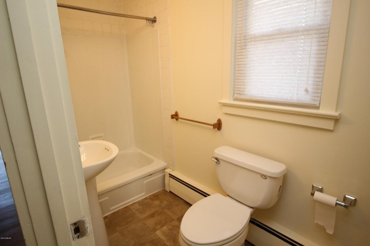 209 N Washington St - Photo 5 of 10