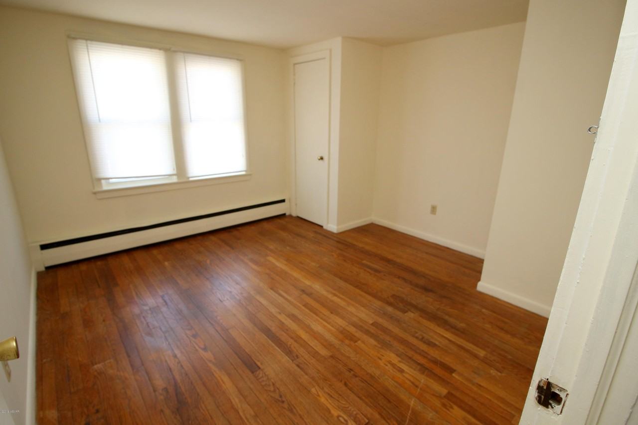 209 N Washington St - Photo 7 of 10