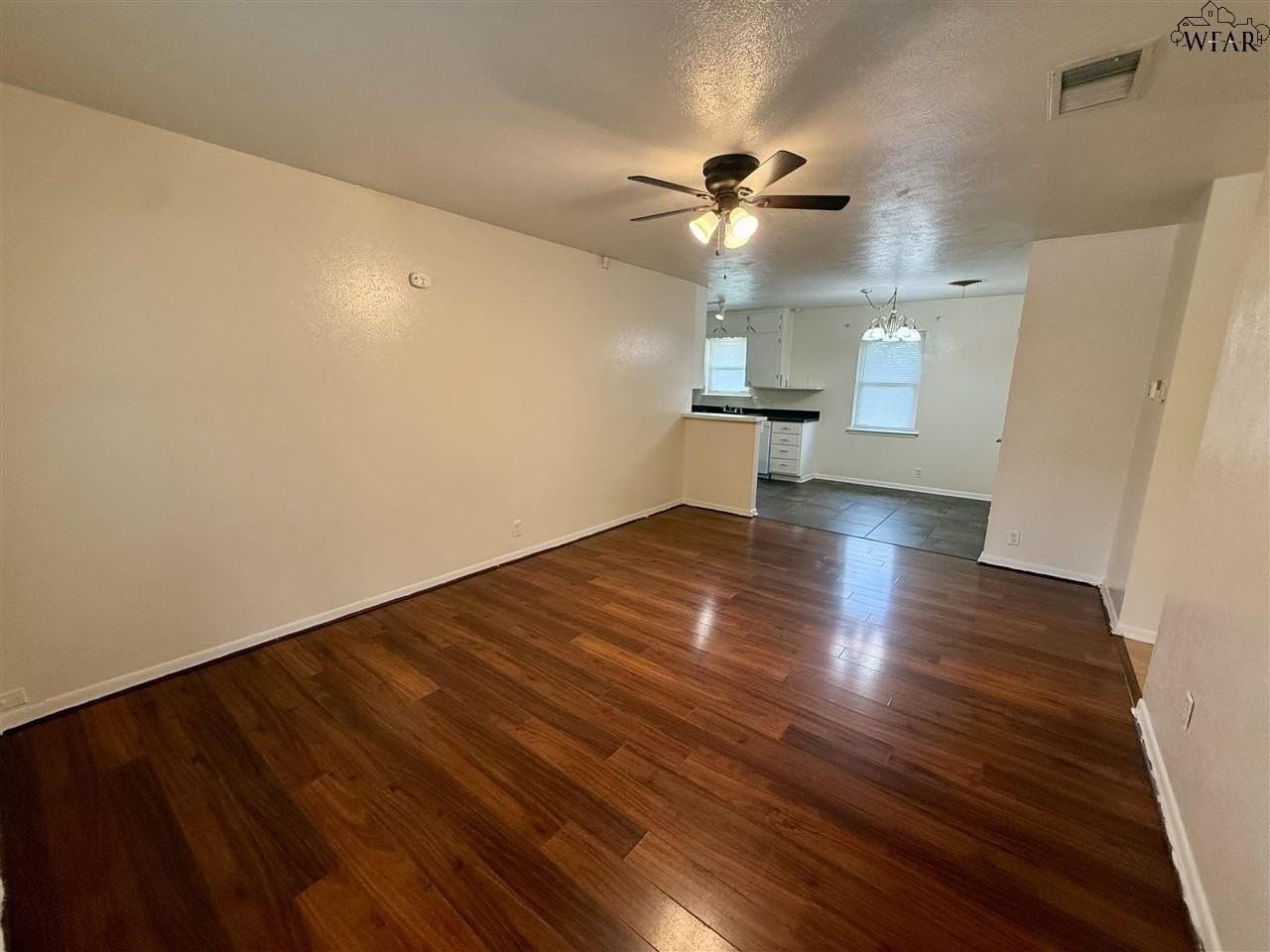 5403 Dewey St - Photo 3 of 20