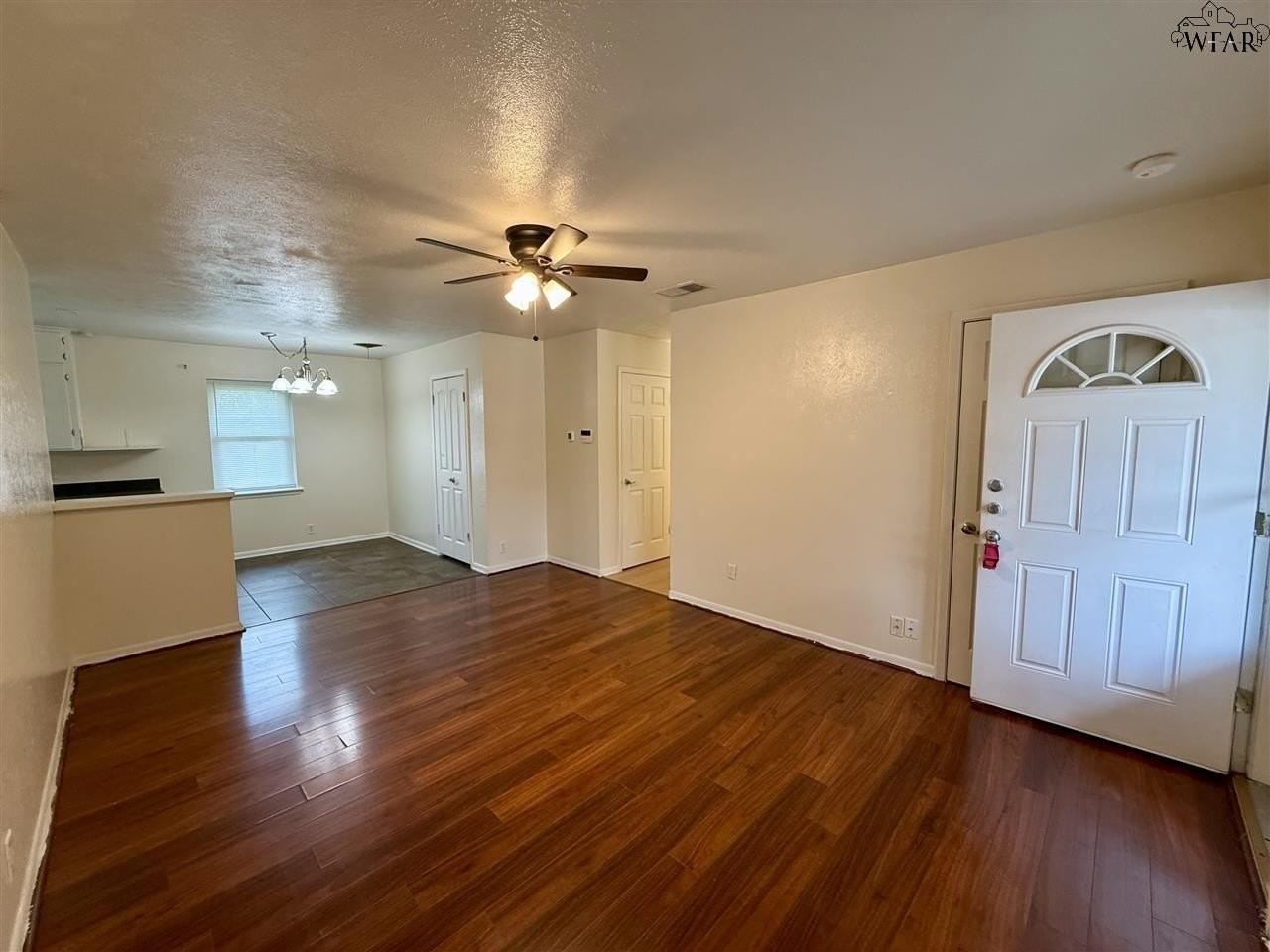 5403 Dewey St - Photo 4 of 20