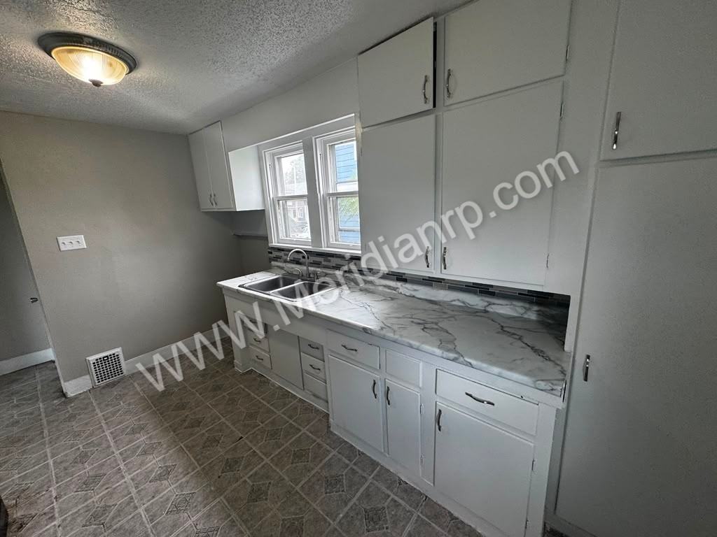 3015 Holton Ave #1 - Photo 4 of 9
