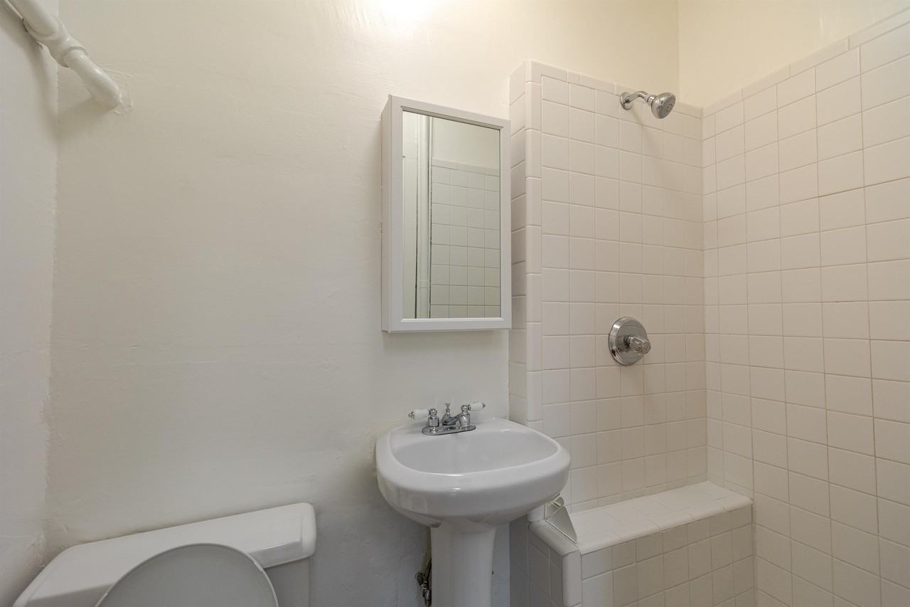 1207 Clayton Street5 - Photo 5 of 20