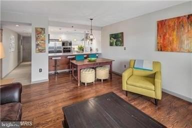545 E Braddock Rd #101 - Photo 3 of 46