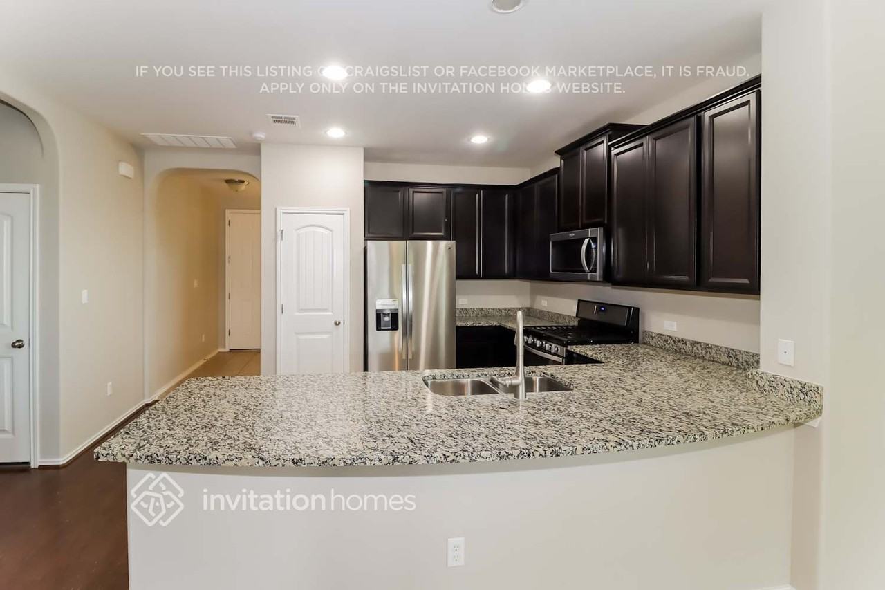 110 Camden Cv - Photo 5 of 15