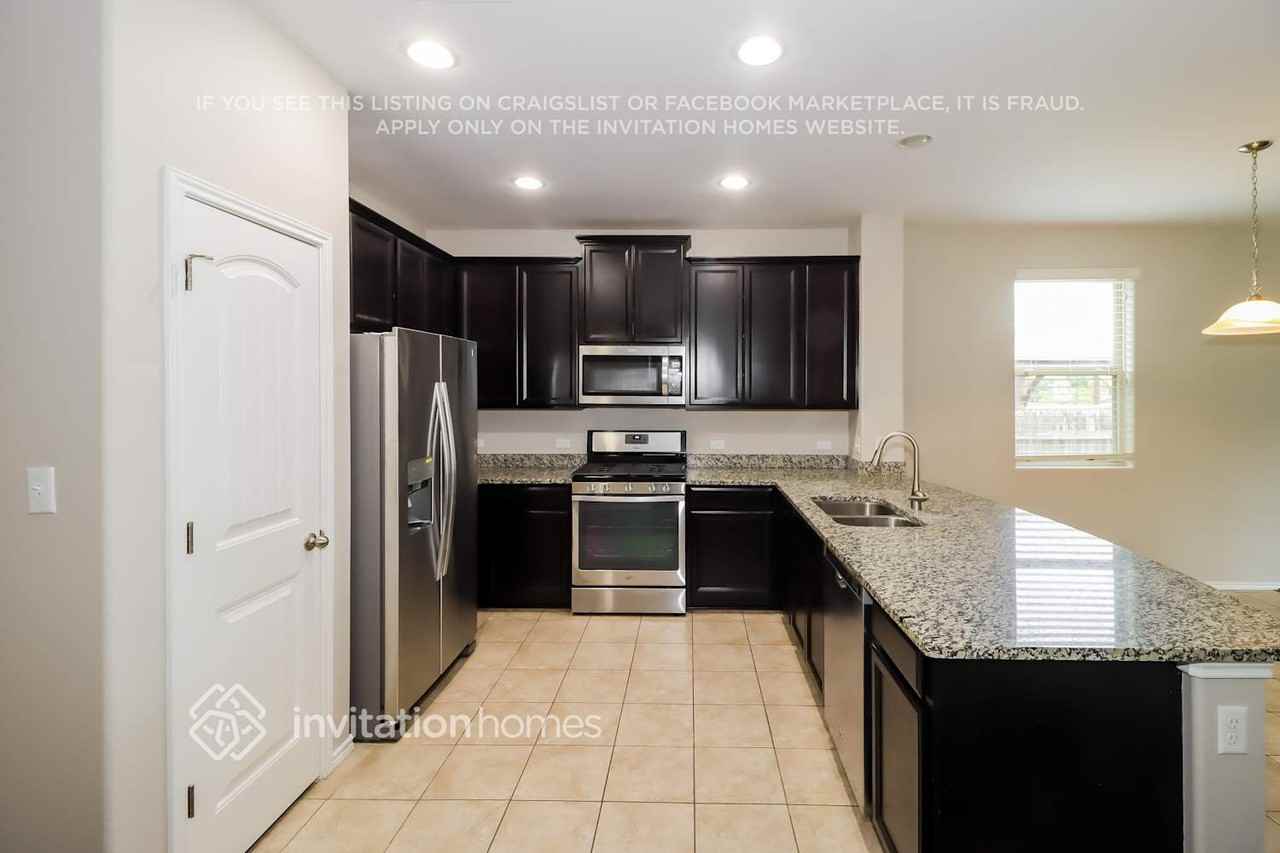 110 Camden Cv - Photo 6 of 15