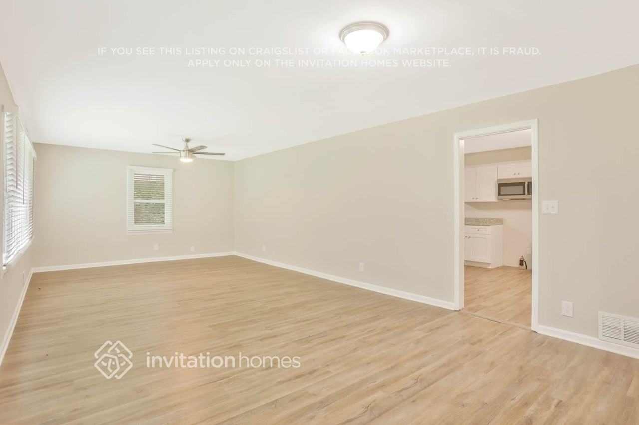 1554 N Columbia Pl - Photo 4 of 26
