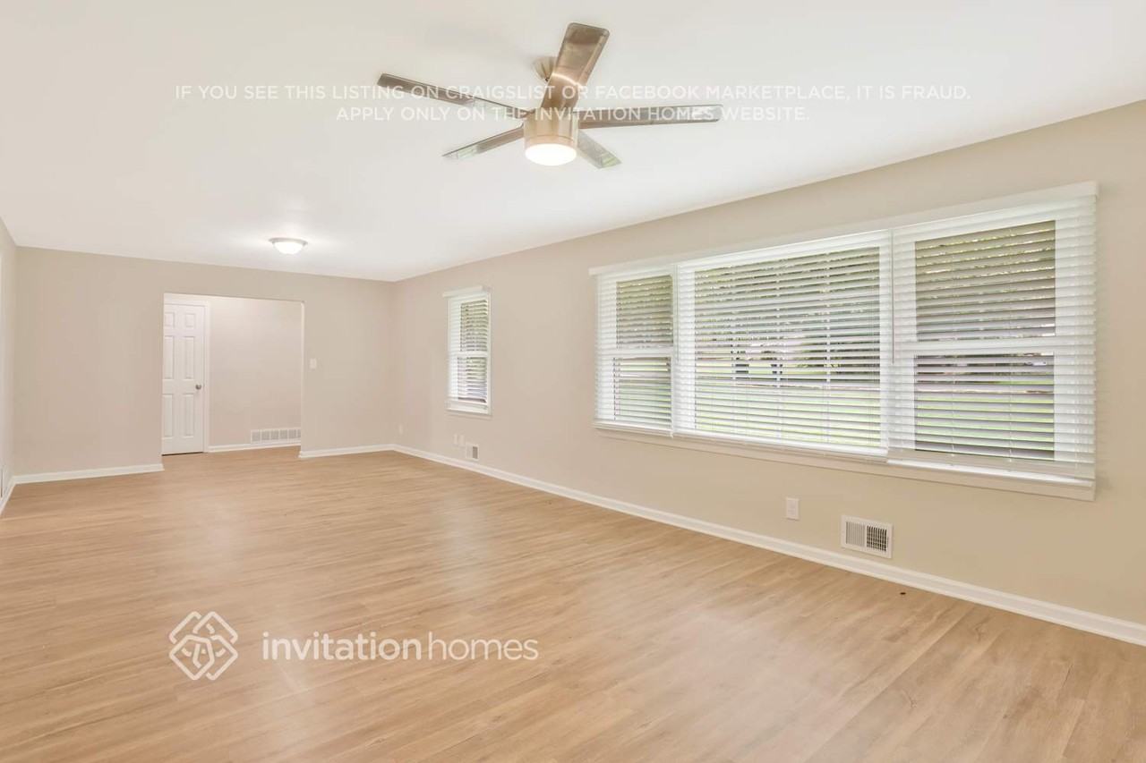 1554 N Columbia Pl - Photo 5 of 26