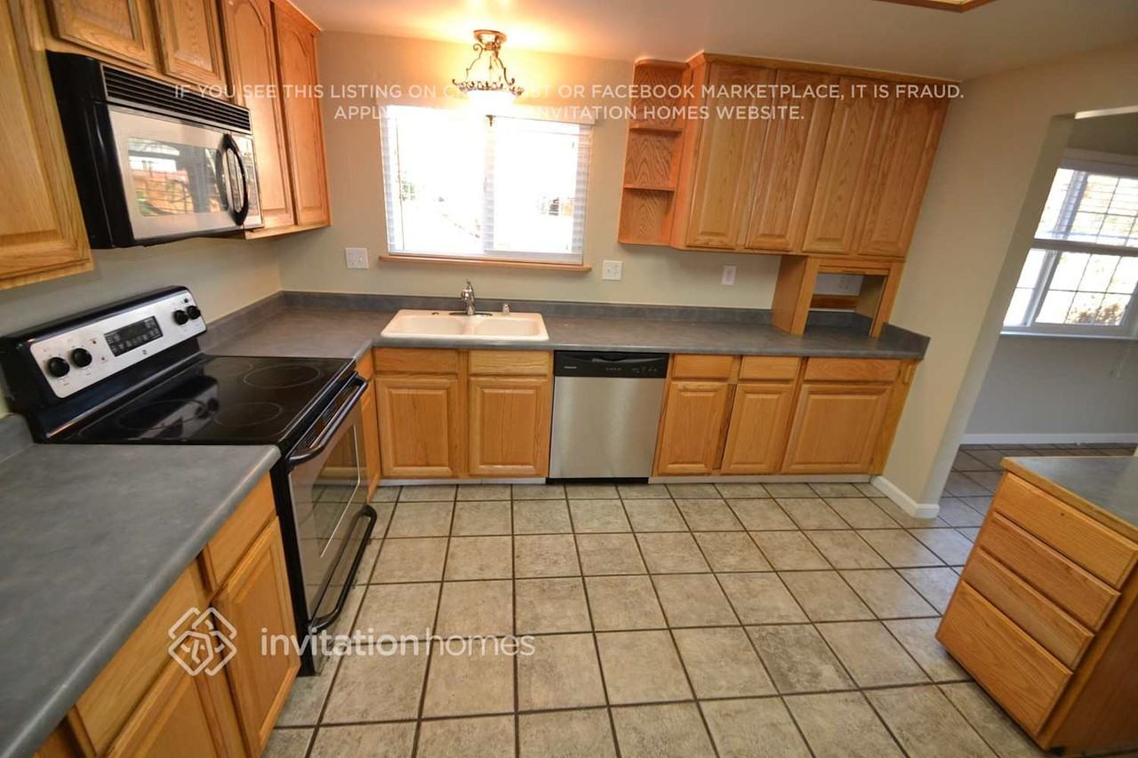 131 Bel Air Dr - Photo 2 of 13