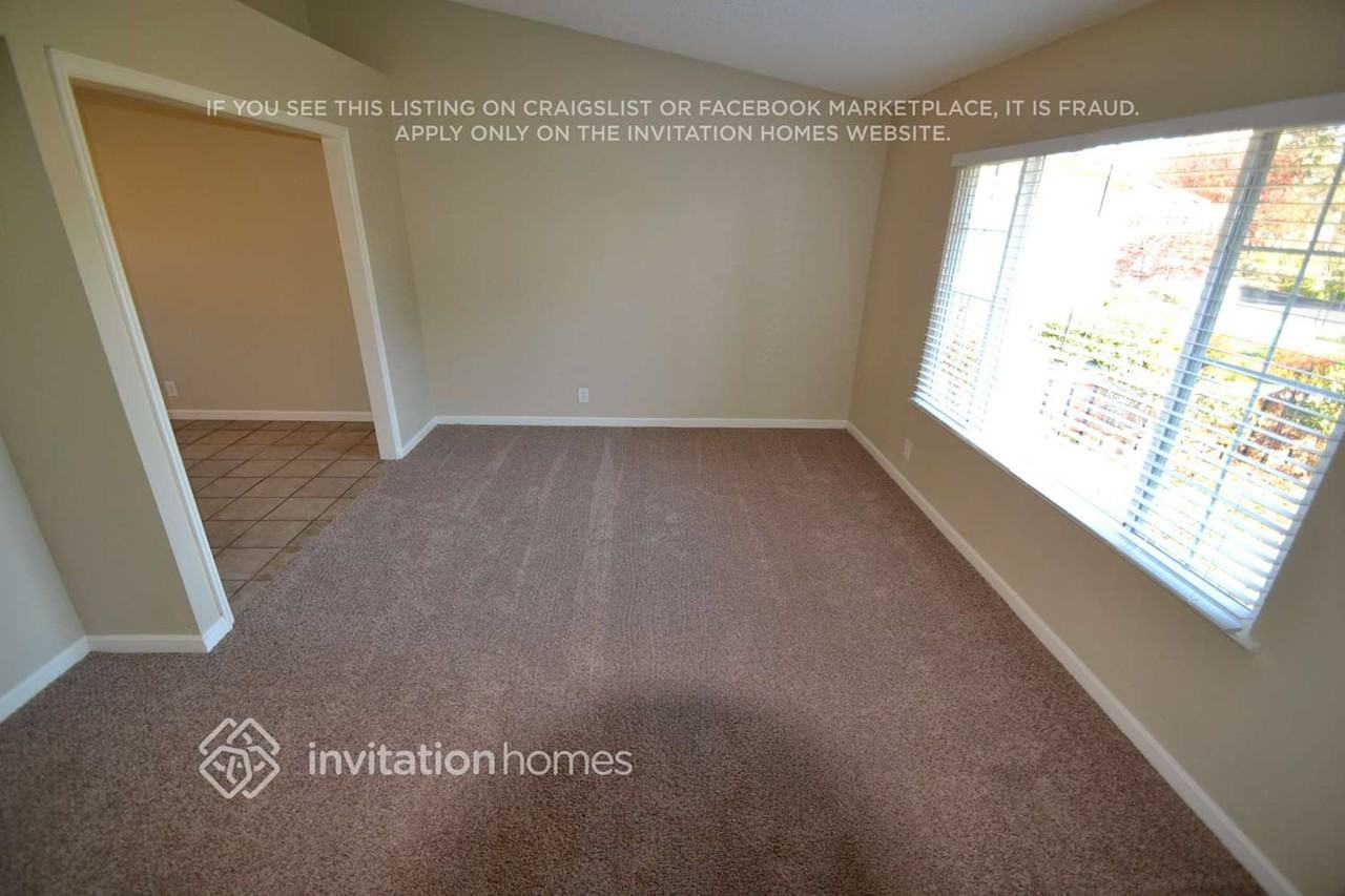 131 Bel Air Dr - Photo 3 of 13