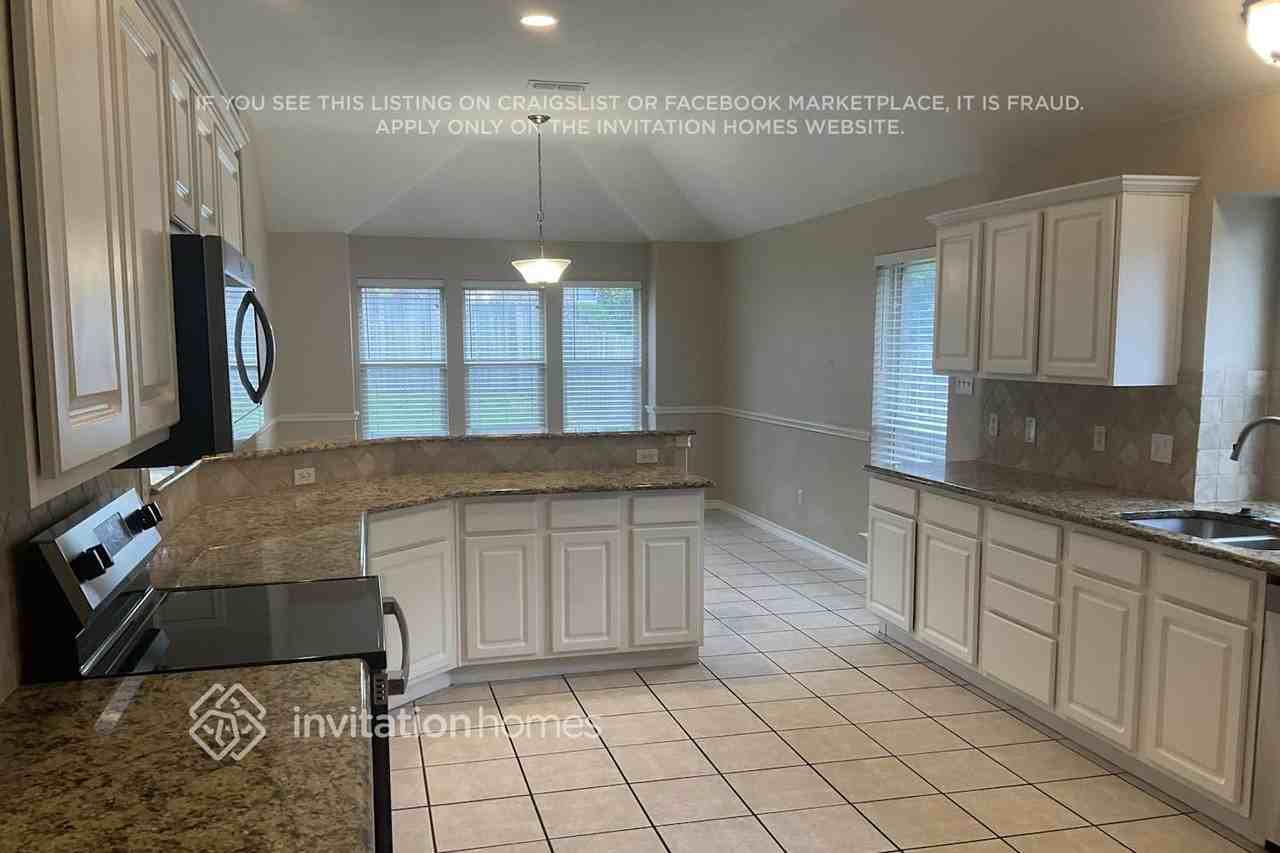 2105 Nugent Dr - Photo 4 of 13