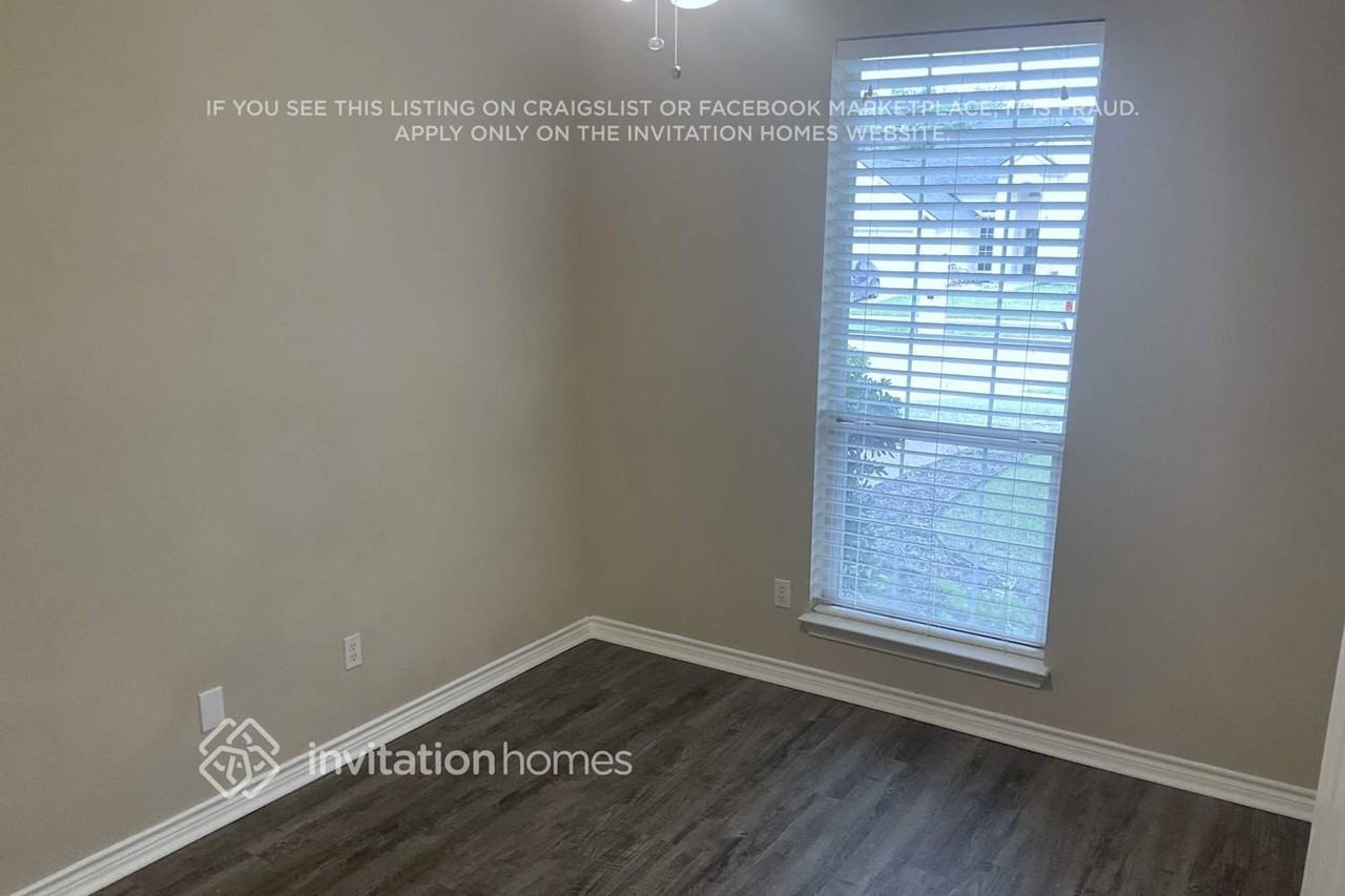 2105 Nugent Dr - Photo 5 of 13