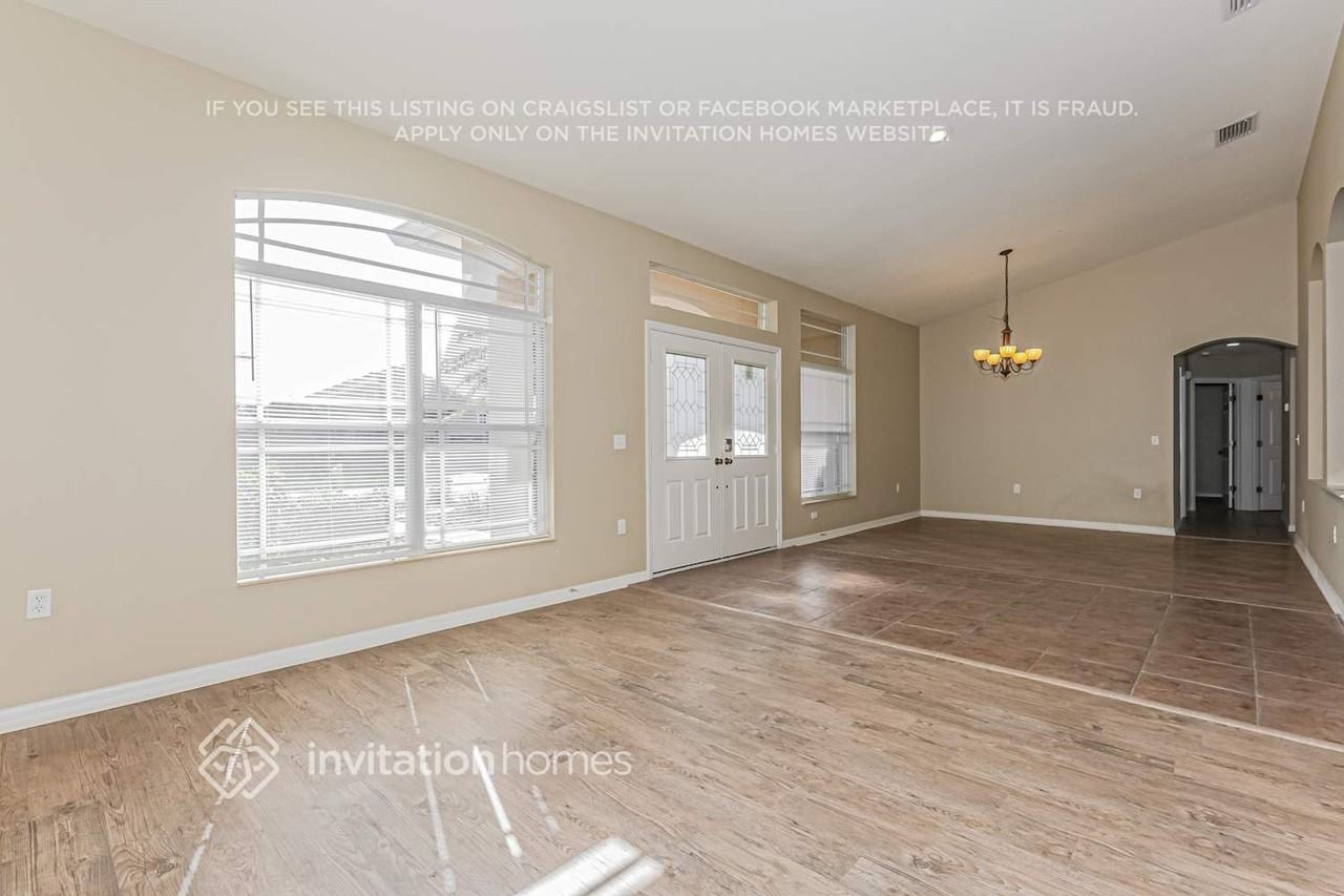 2313 Nesslewood Dr - Photo 4 of 17