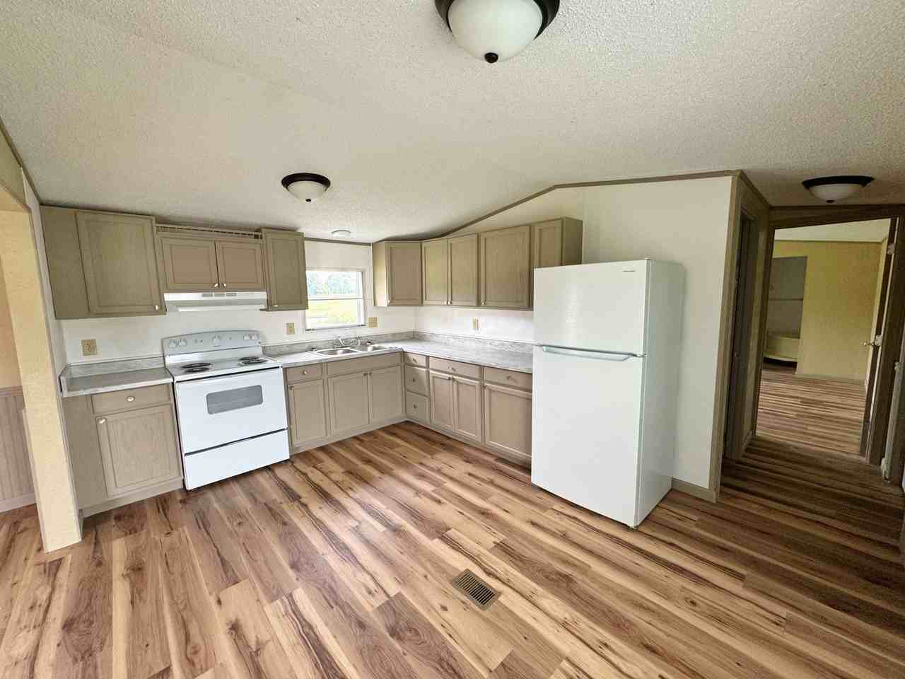 534 Se 650th Rd #5 - Photo 3 of 13