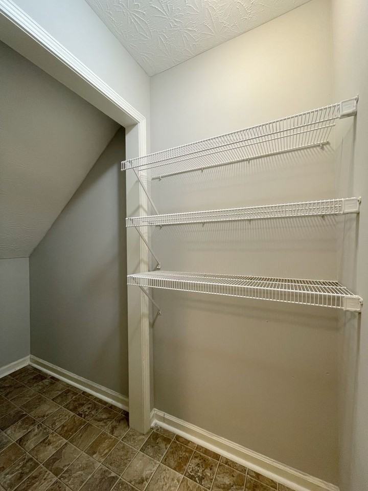 374 Upper Stone Ave - Photo 4 of 8