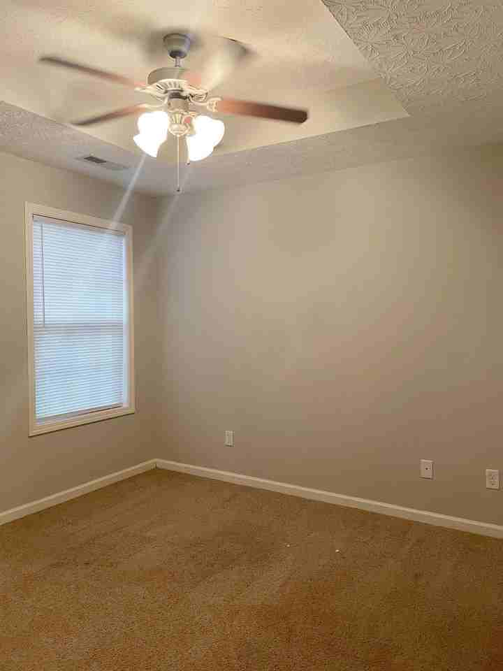 374 Upper Stone Ave - Photo 5 of 8