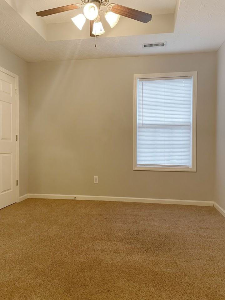 374 Upper Stone Ave - Photo 6 of 8